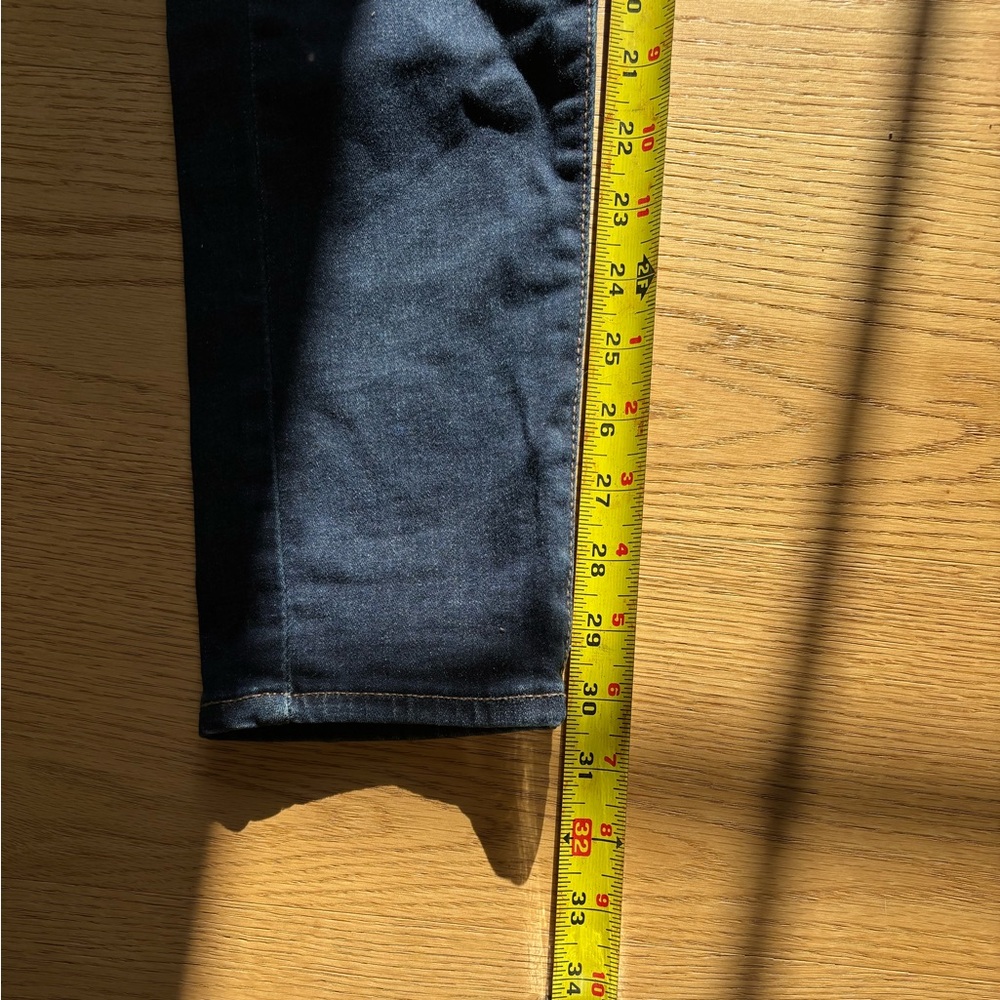 Levi’s dark wash women’s jeans size 30 - Picture 5 of 6